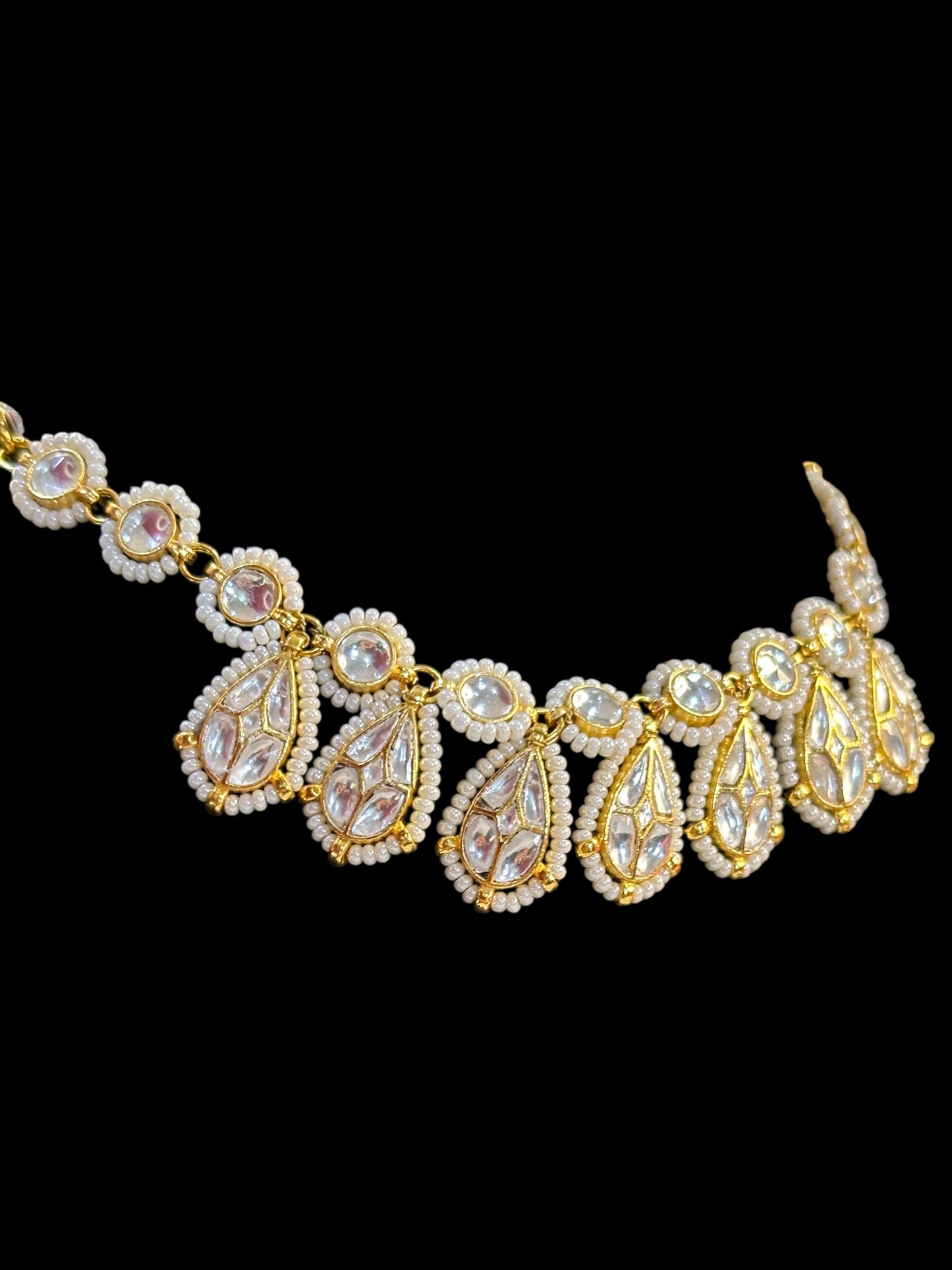 White Minimal Teardrop Pachi Kundan Choker Set