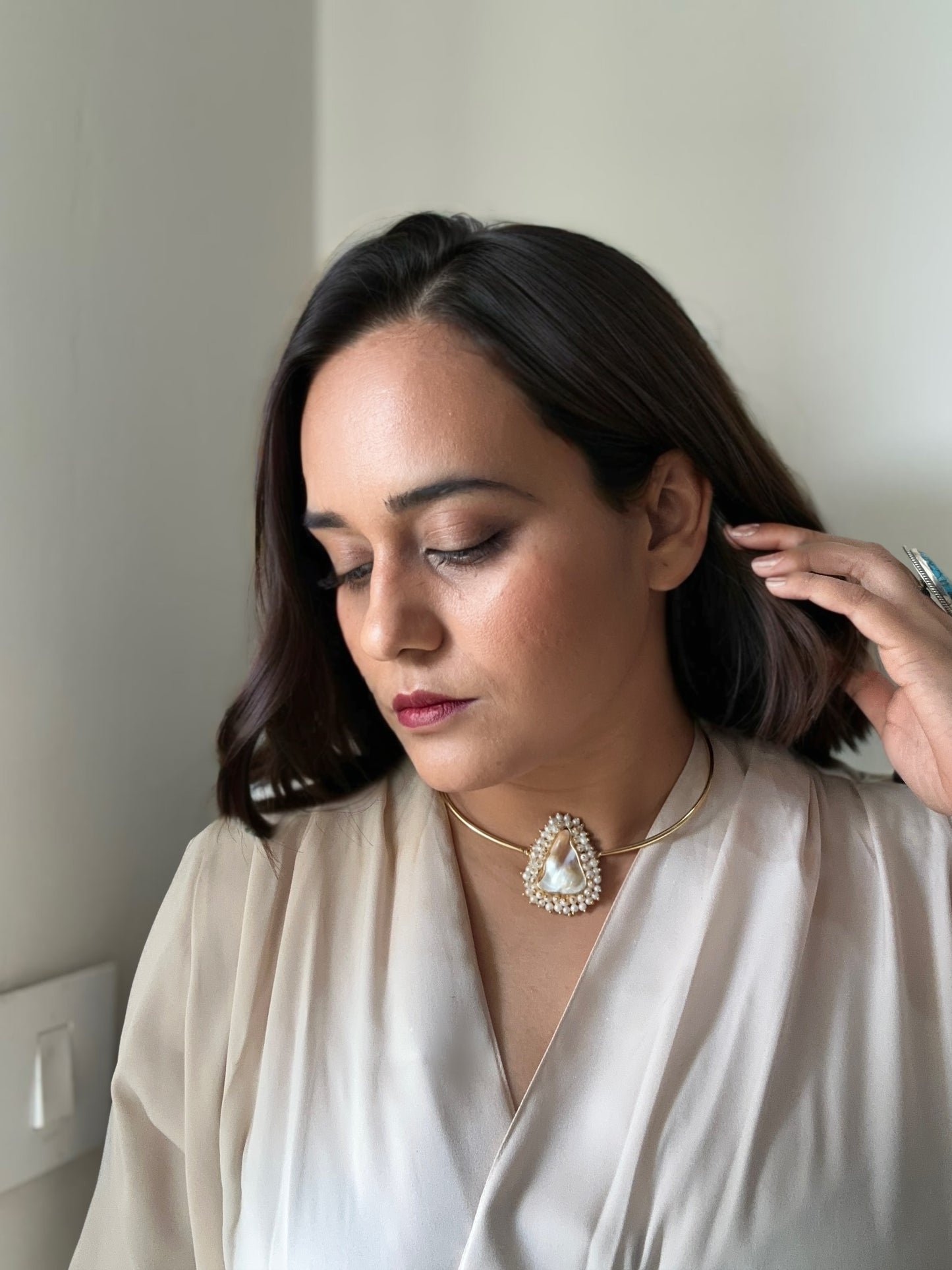 Pearl Shell European Torque Necklace Hasli