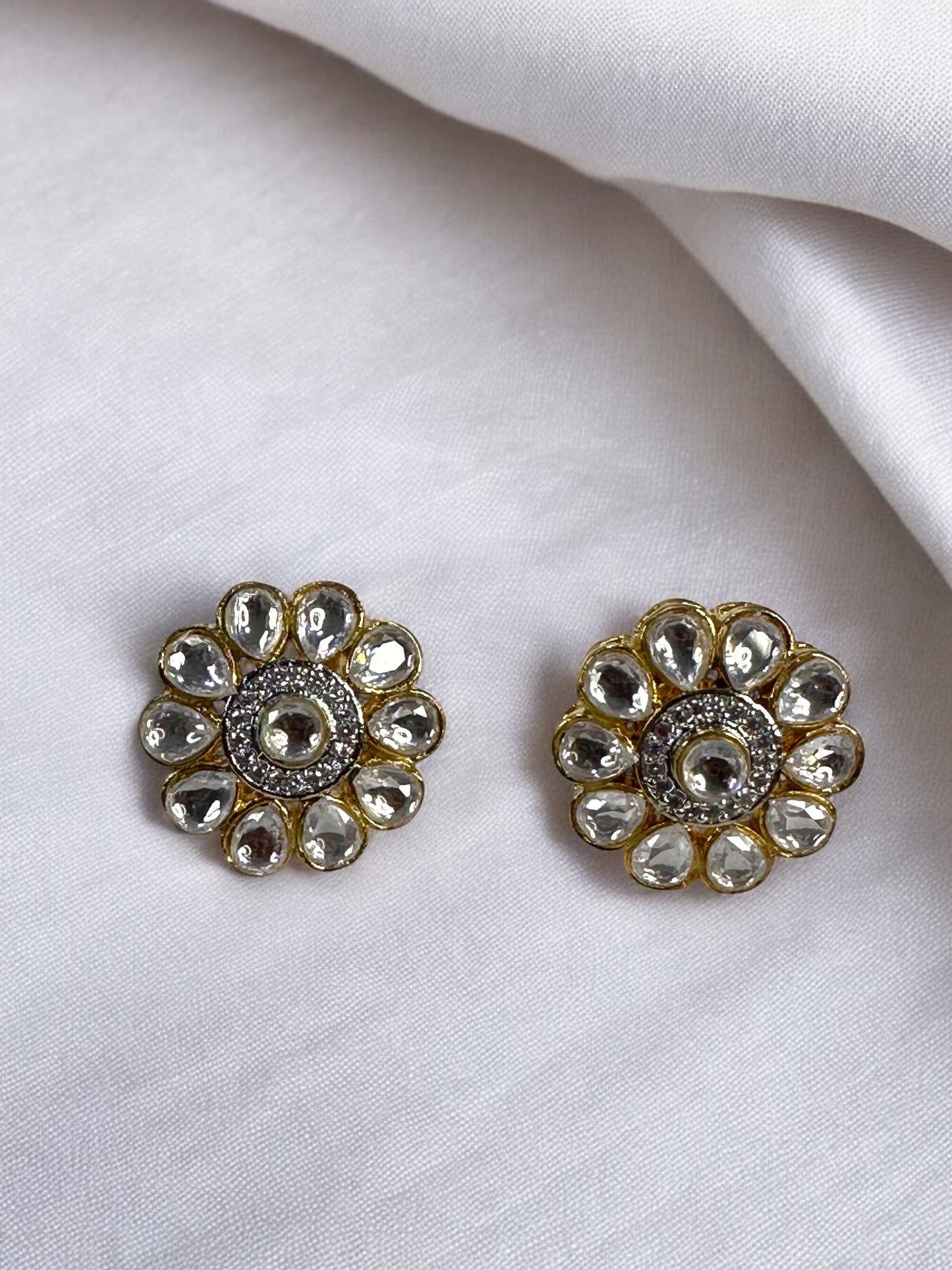 Ek-Phool Minimal Polki Pendant Set