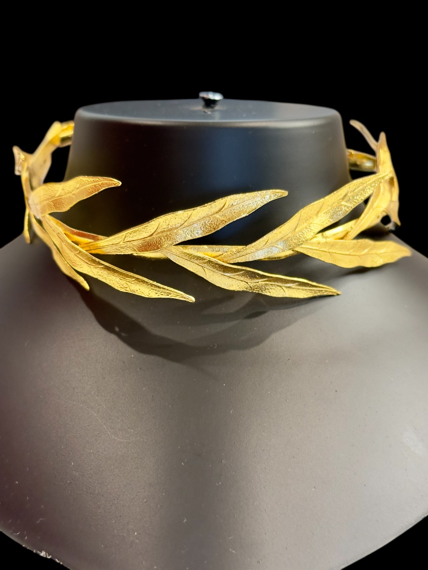 Leaf Wreath European Hasli Torque Necklace