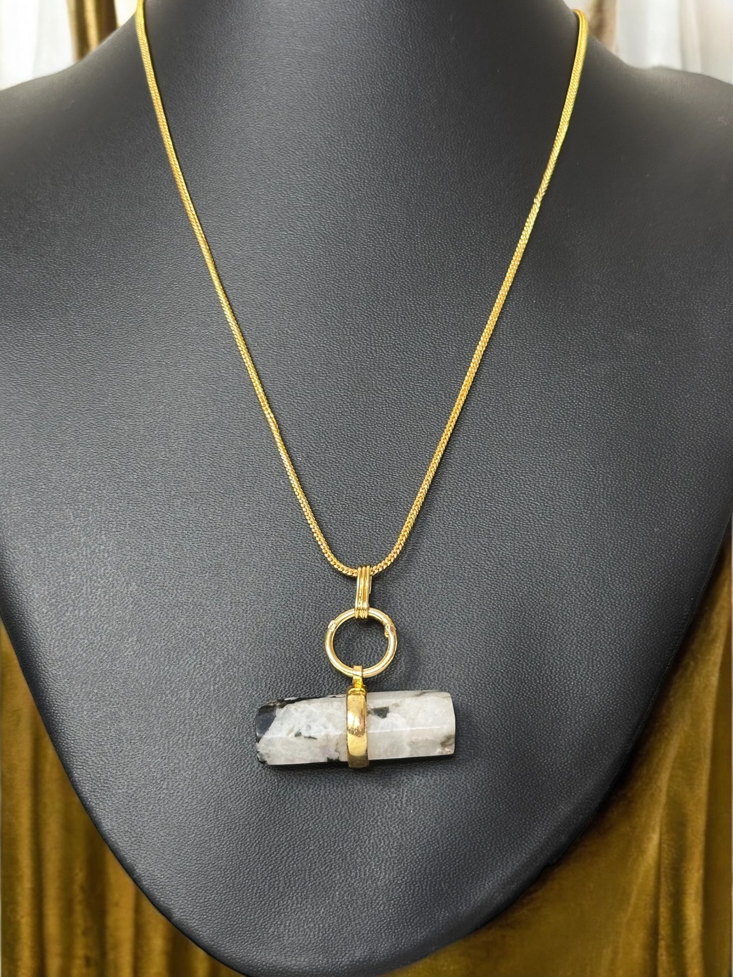 Pellet Natural Stones Pendant Necklace