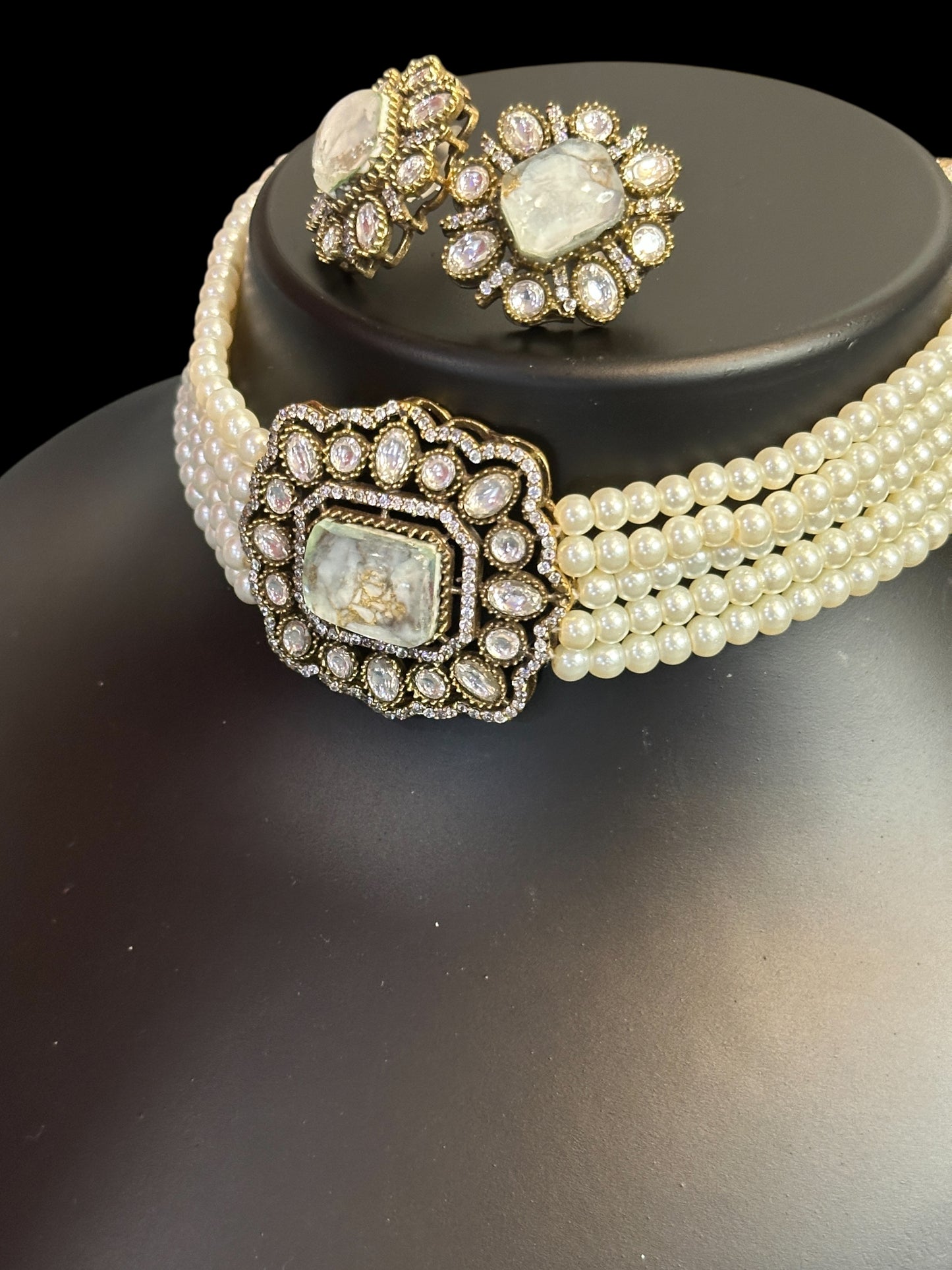 Marble Stone Ameesha Victorian Choker Set
