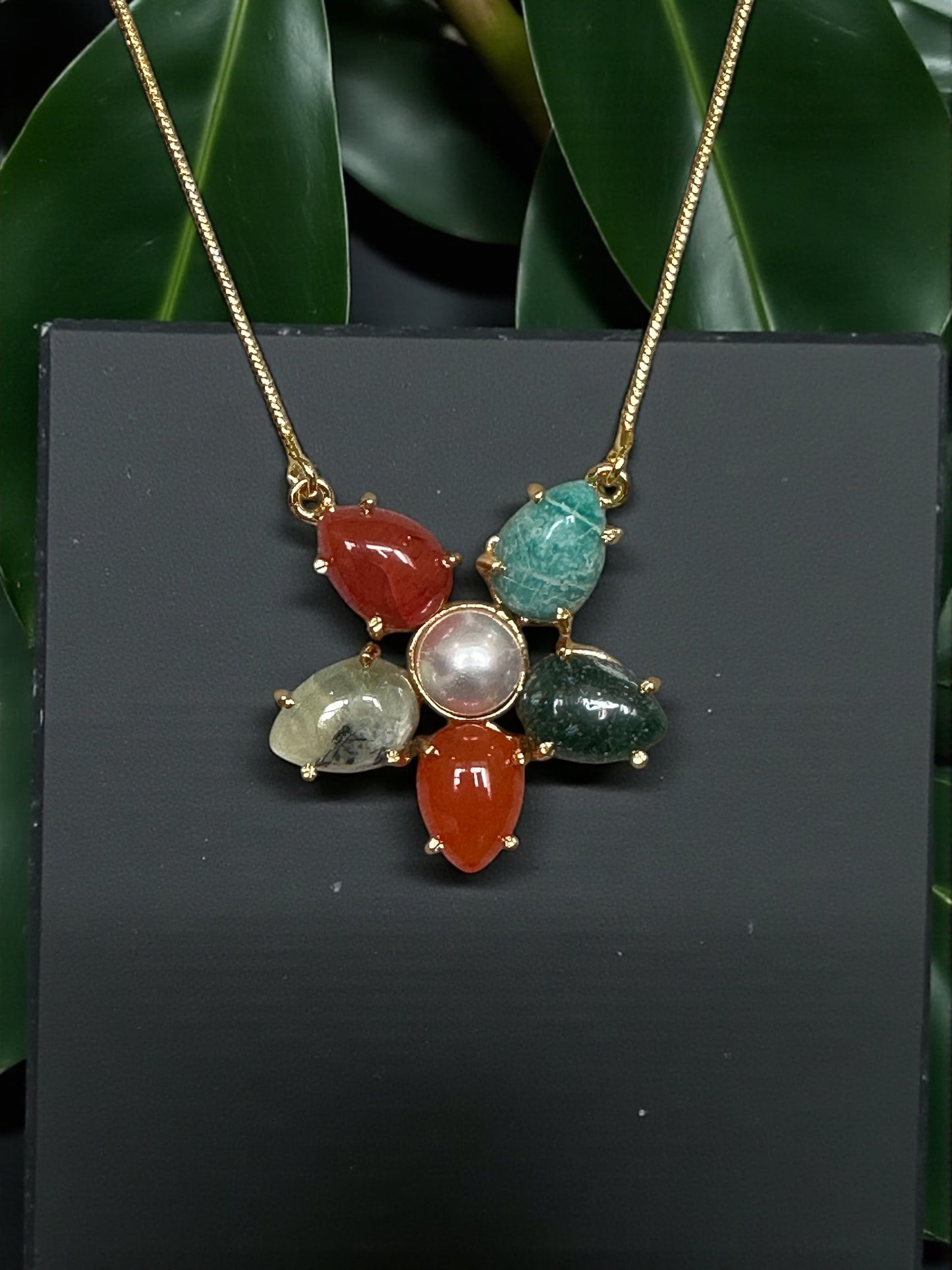 Pretty Little Flower Stone Necklace