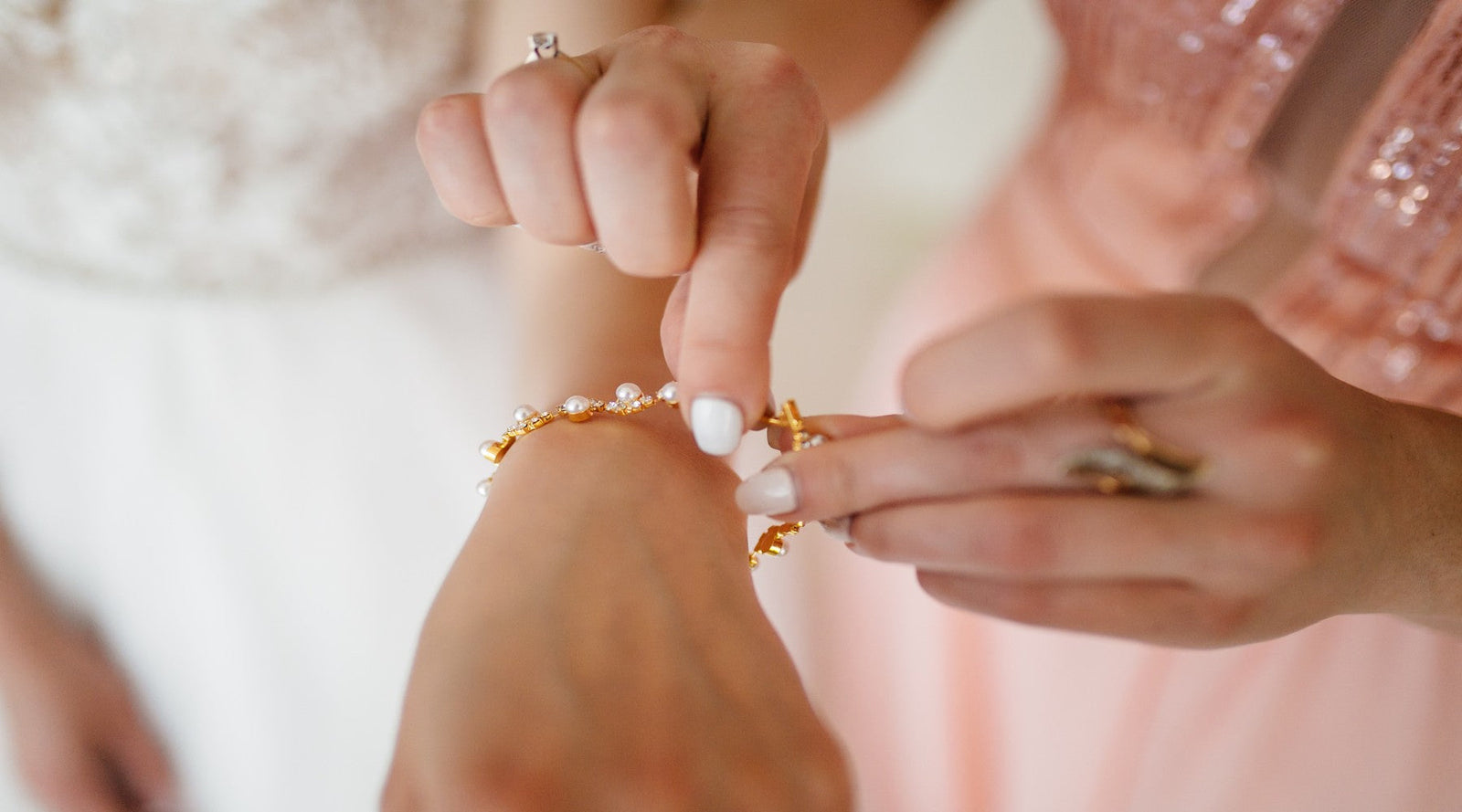 How to Wear Rose Quartz Bracelet: Meaning, Benefits & The Right Way to Style It