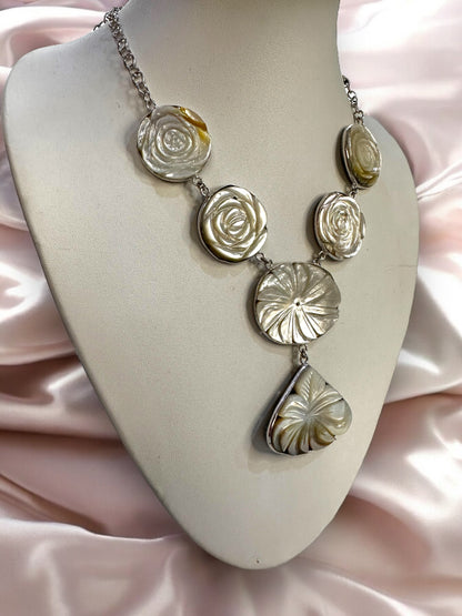 White Shell Rose Craving Necklace
