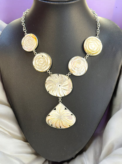 White Shell Rose Craving Necklace