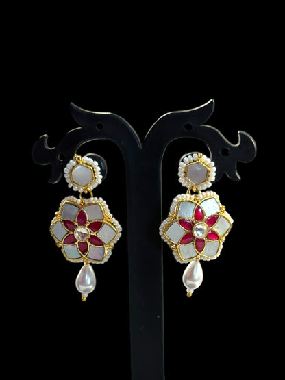 White Mother-of-Pearl Pachi Kundan Choker Set