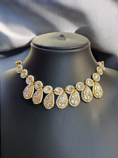 White Minimal Teardrop Pachi Kundan Choker