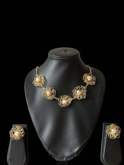 pearl Handfolded Flower Necklaces Set