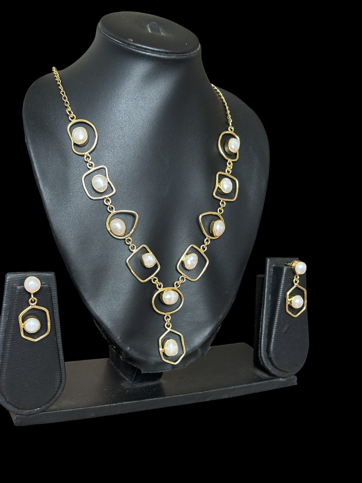 Pearl Geo Necklaces Set