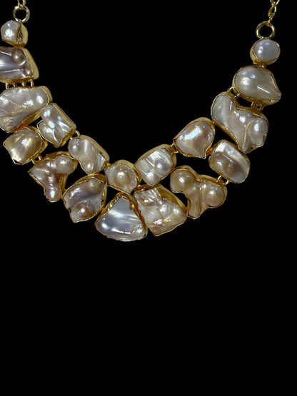 White Baroque Pearls Box Necklace Set