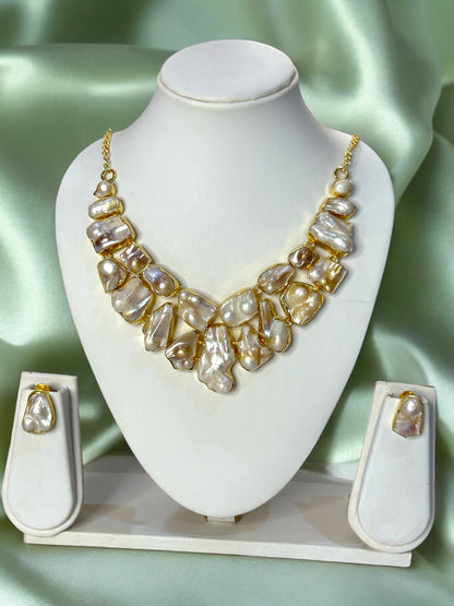 White Baroque Pearls Box Necklace Set