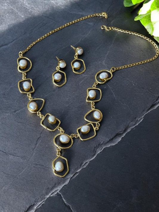 Pearl Geo Necklaces Set