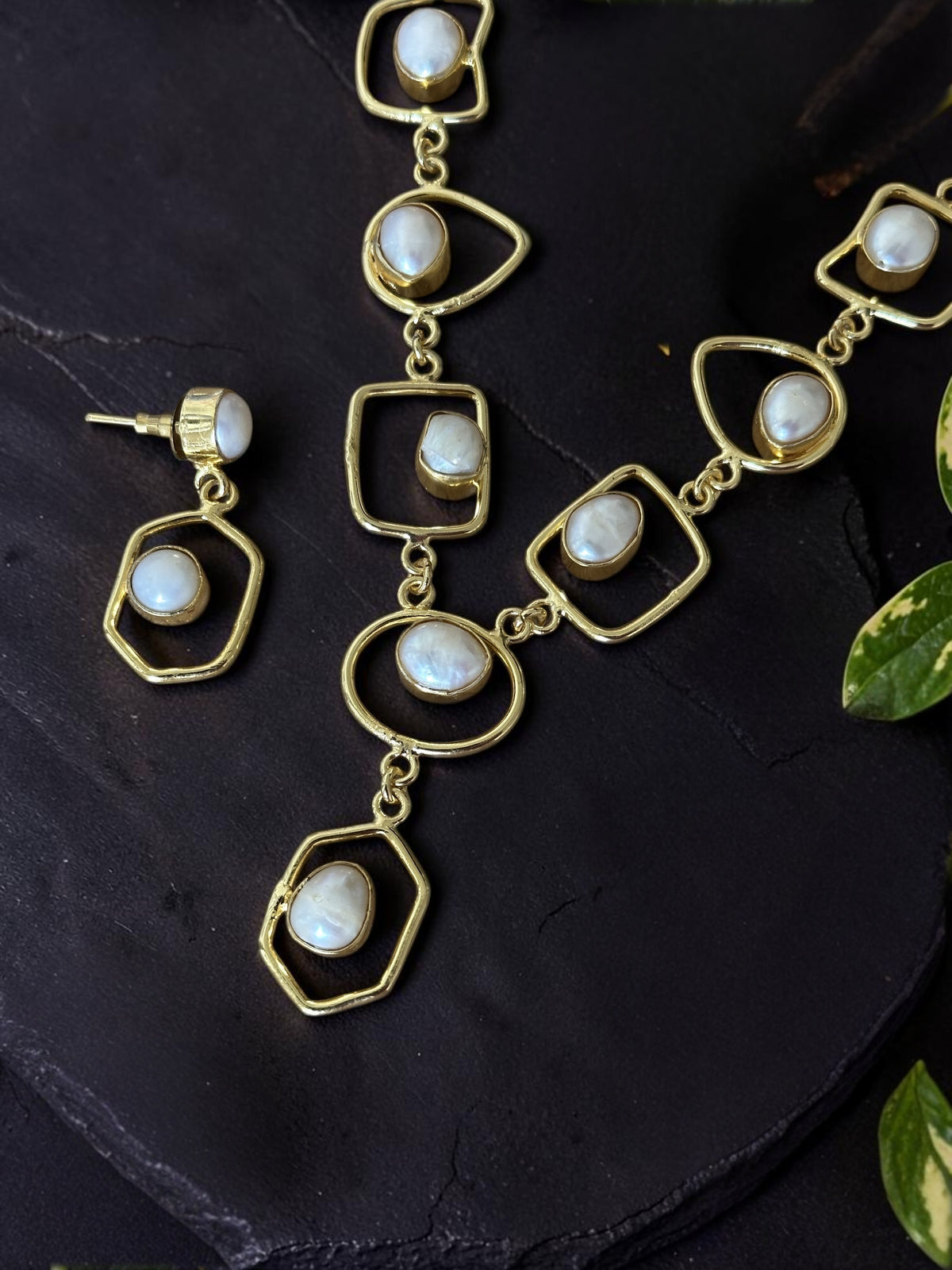 Pearl Geo Necklaces Set