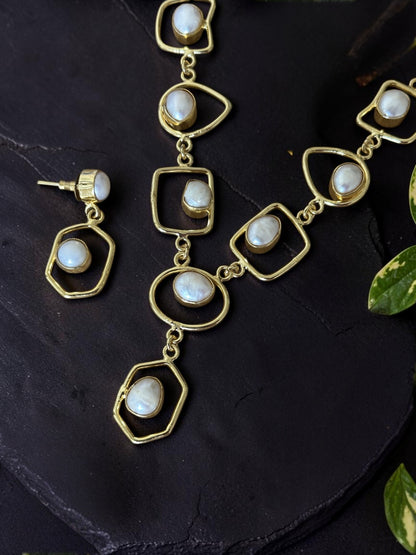 Pearl Geo Necklaces Set