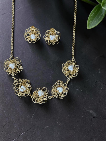 pearl Handfolded Flower Necklaces Set