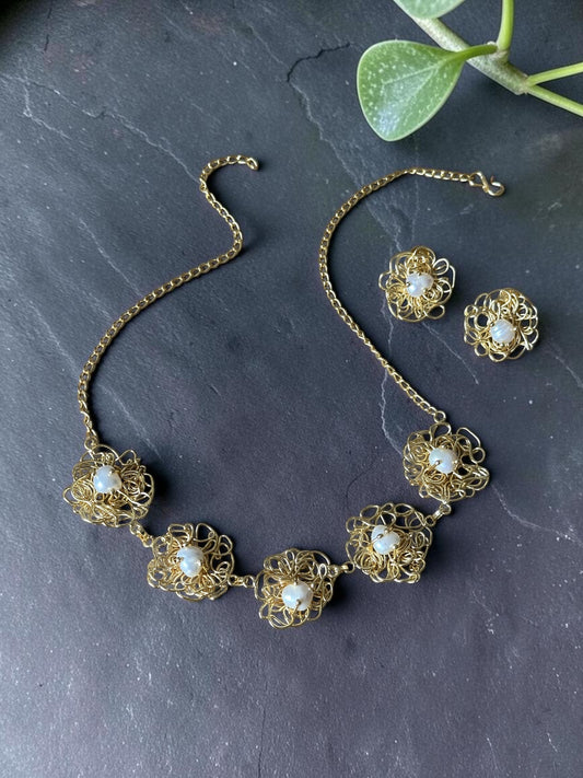 pearl Handfolded Flower Necklaces Set