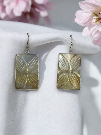 Golden Gradient Sea Shell Carved Flower Earrings