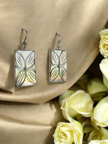 Golden Gradient Sea Shell Carved Flower Earrings
