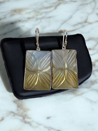 Golden Gradient Sea Shell Carved Flower Earrings
