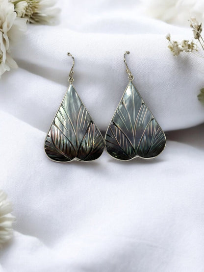 Black Gradient Sea Shell Carved Leaf Earrings