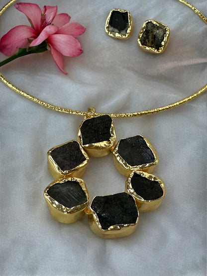 Black Labradorite Statement Floral Hasli