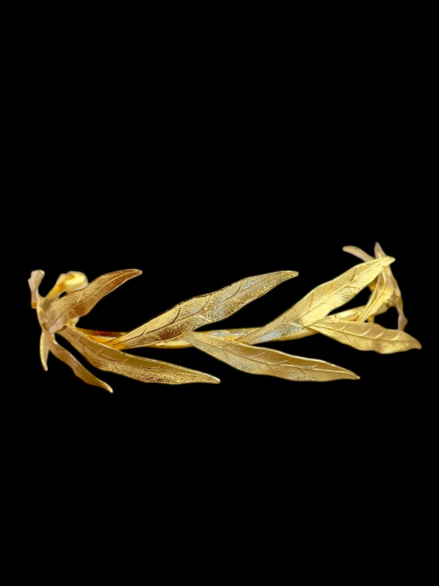 Leaf Wreath European Hasli Torque Necklace