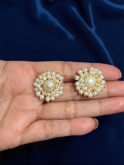 Mohe Pearl Studs