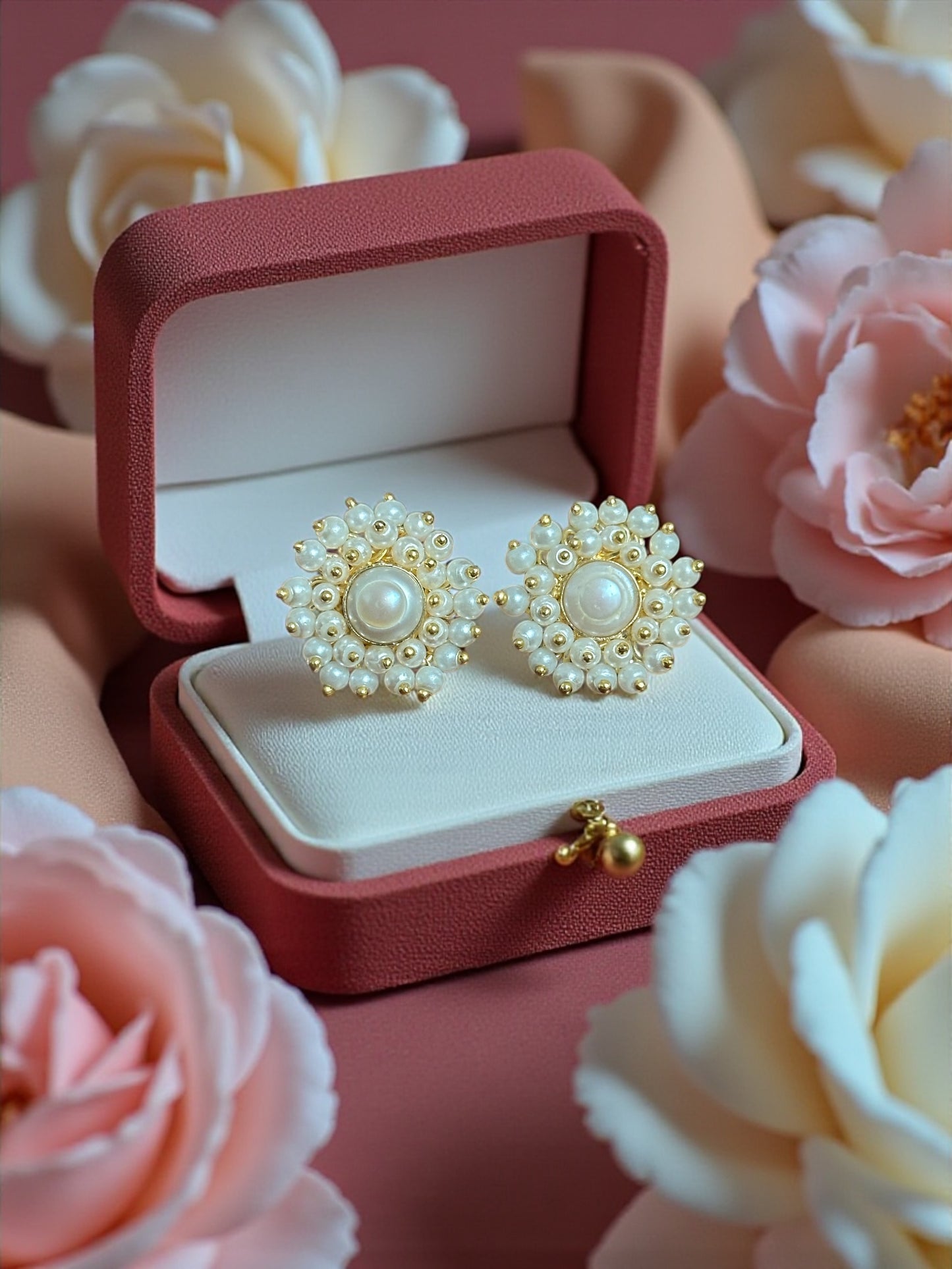 Mohe Pearl Studs