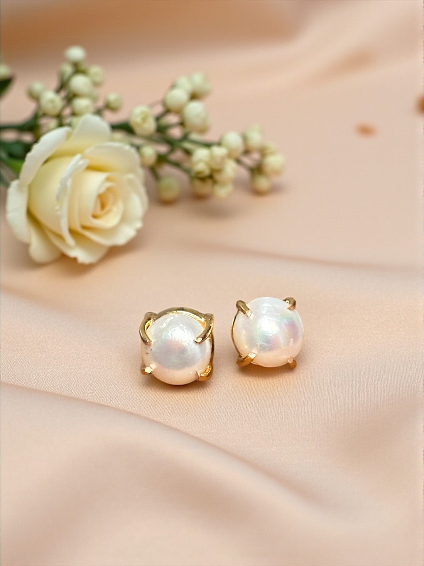 Classic Claw Pearl Studs