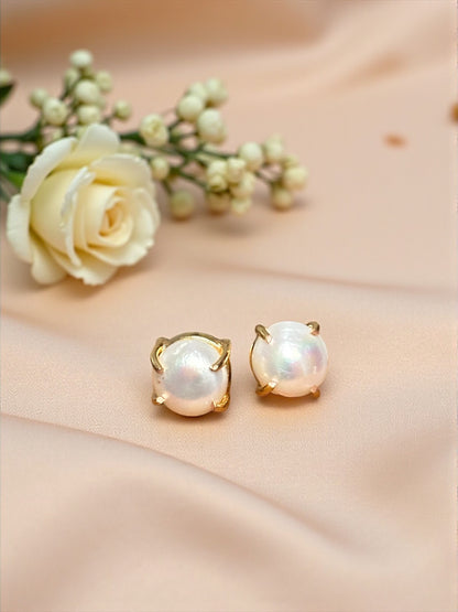 Classic Claw Pearl Studs