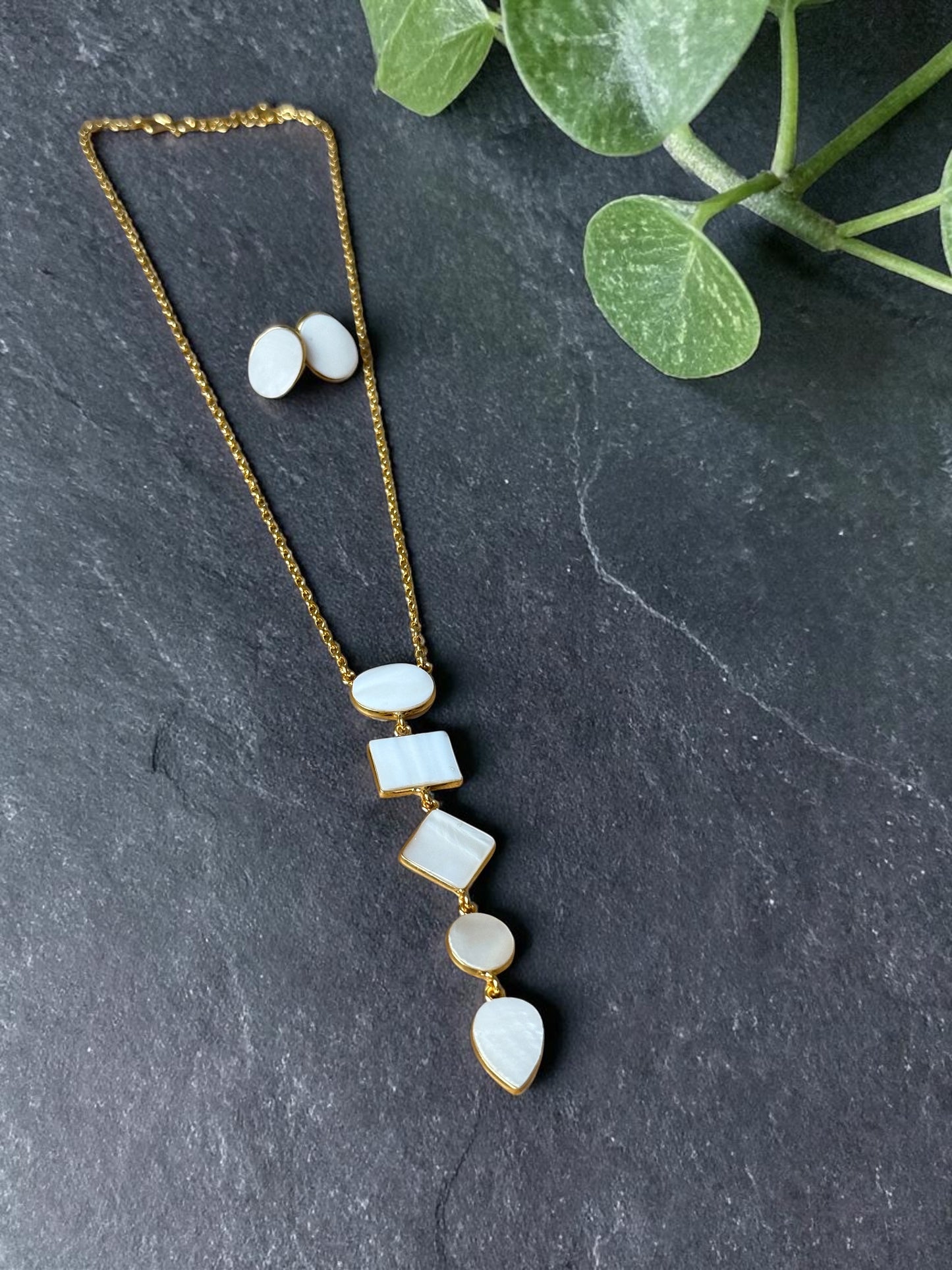 White Mother of Pearl Ivora Necklace Set