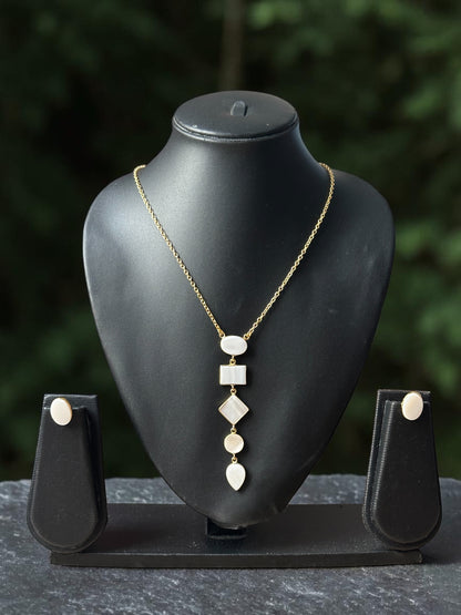 White Mother of Pearl Ivora Necklace Set