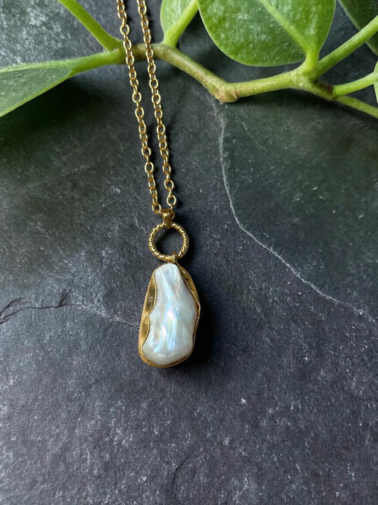 Ekaa Baroque Pearl Pendant Necklace