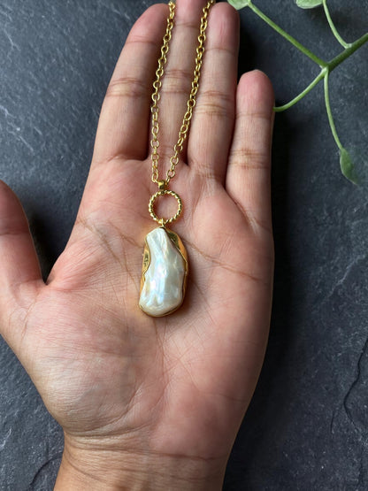 Ekaa Baroque Pearl Pendant Necklace